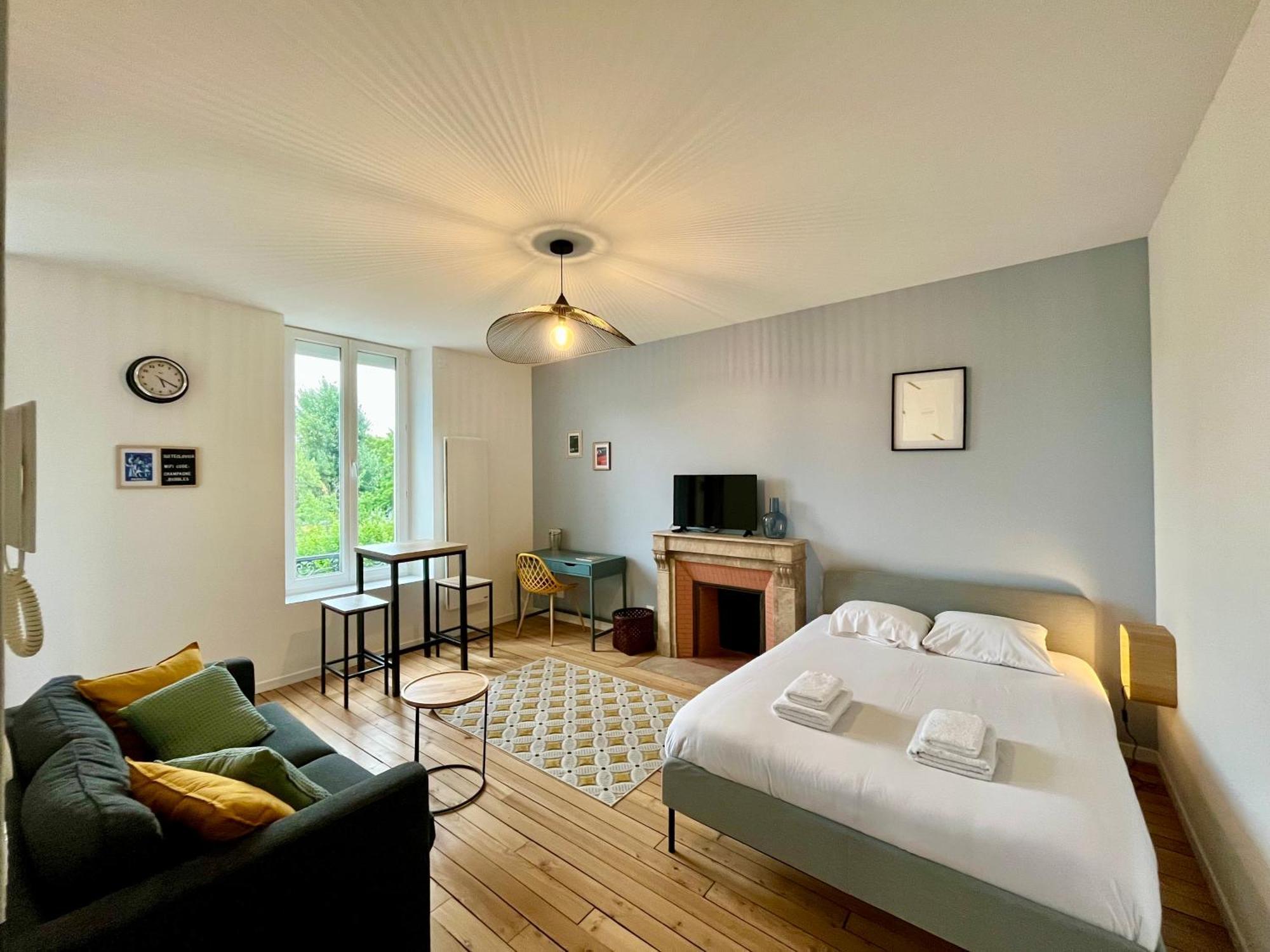 Suite Clovis 6 Reims Kültér fotó
